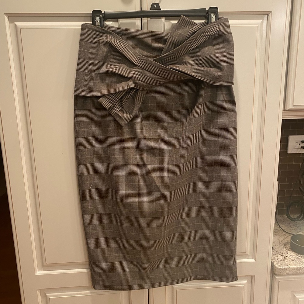 Tahari ASL Gray Plaid Pencil Skirt